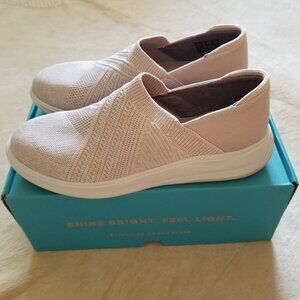 BZEES Triumph, Beige Knit 8.5M